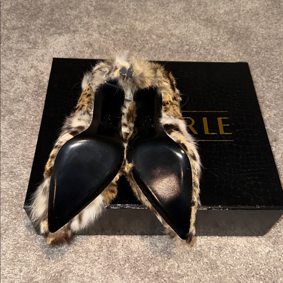 Shoe - Picture 4 of 9